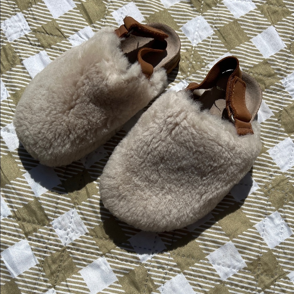 Zara toddler Shearling mules size 24
